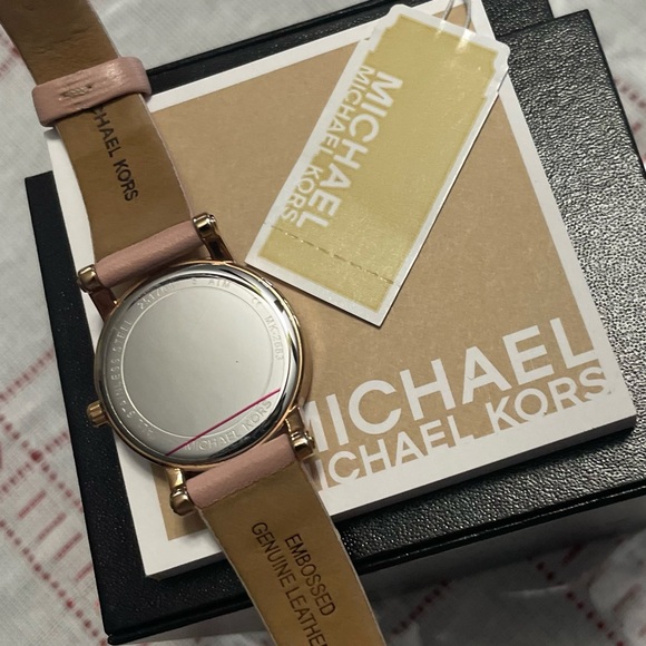 Michael Kors Women's Petite Norie Pink Leather Watch MK2683 - Picture 8 of 14